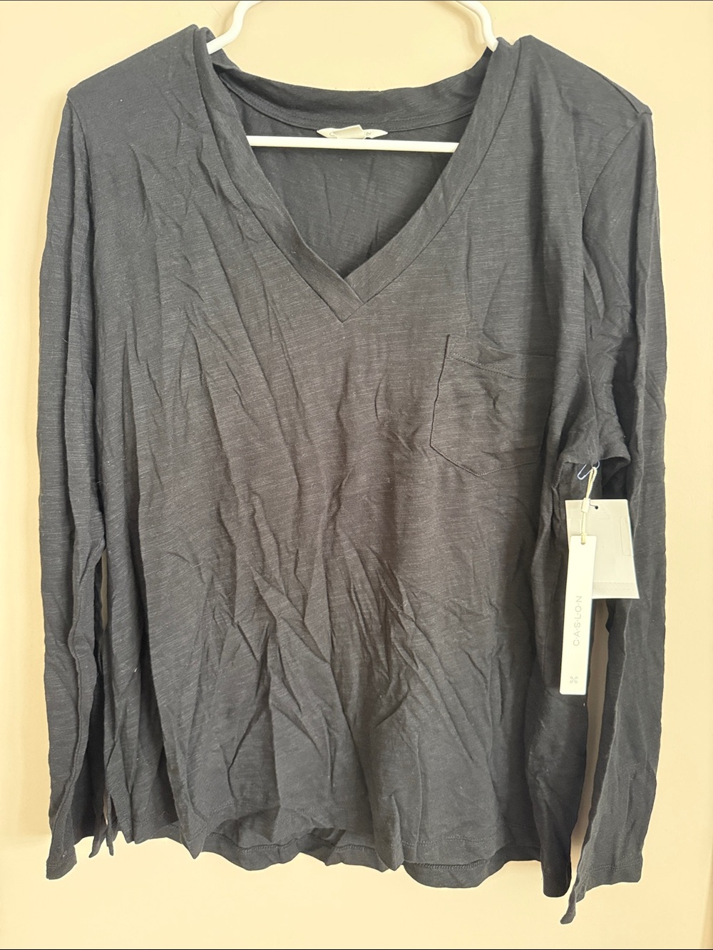 Long Sleeve V-Neck Pocket Top - black